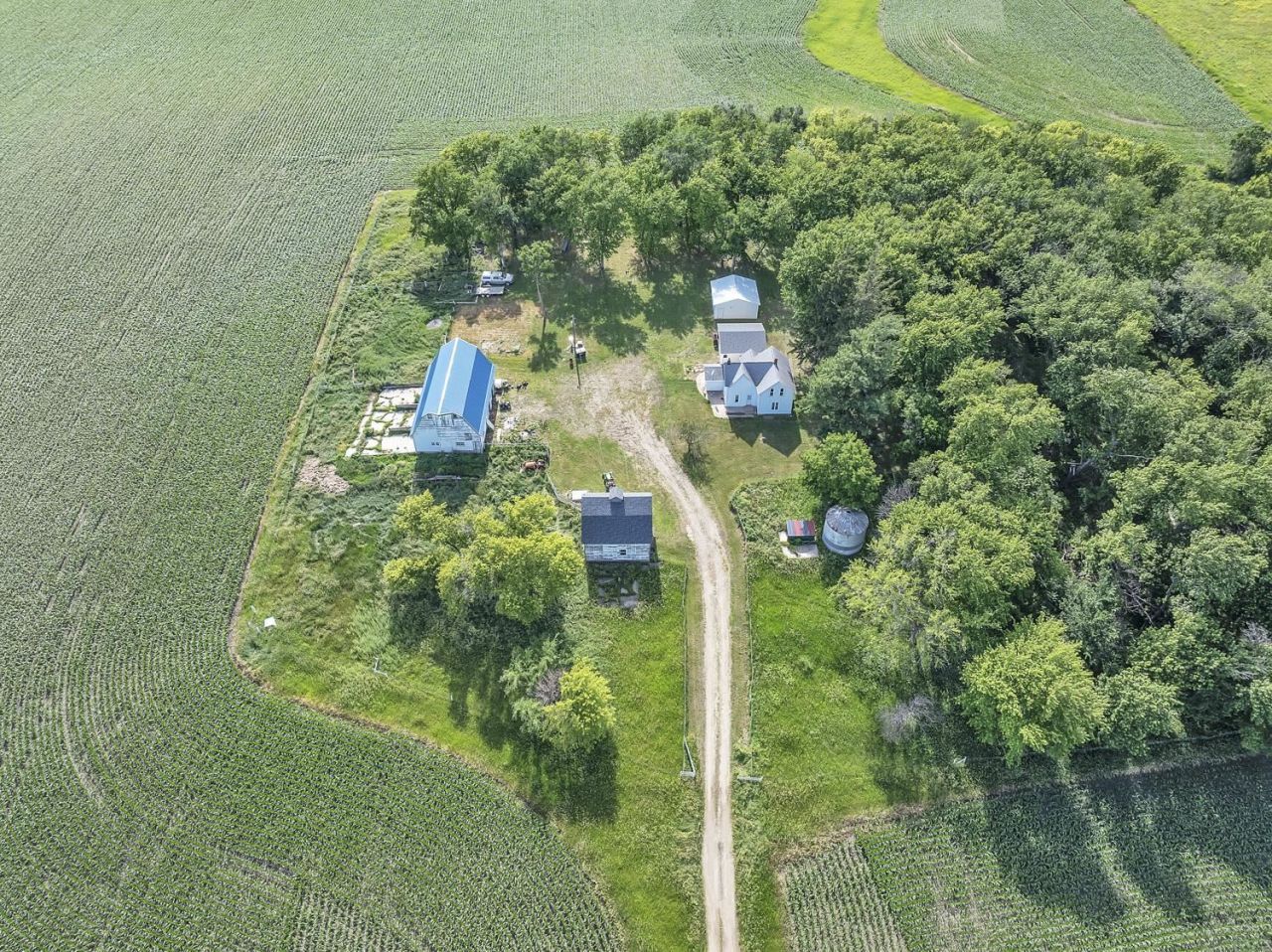 2959 400th Avenue, Graettinger, IA 51342 Main Photo