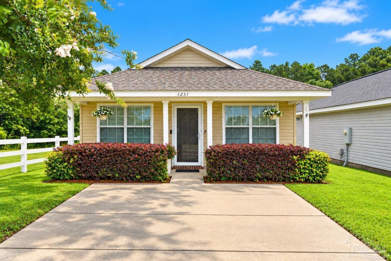 1237 Brownfield Rd, Pensacola, FL 32526 Main Photo