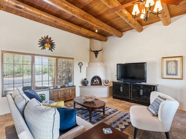 38 E Via Plaza Nueva , Santa Fe, NM 87507