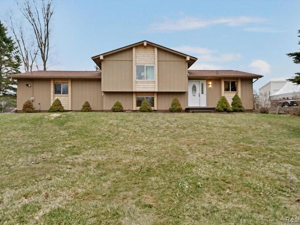 1365 Thistleridge, Holly Twp, MI 48442