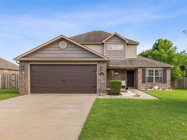 201 Windsor Avenue , Lowell, AR 72745