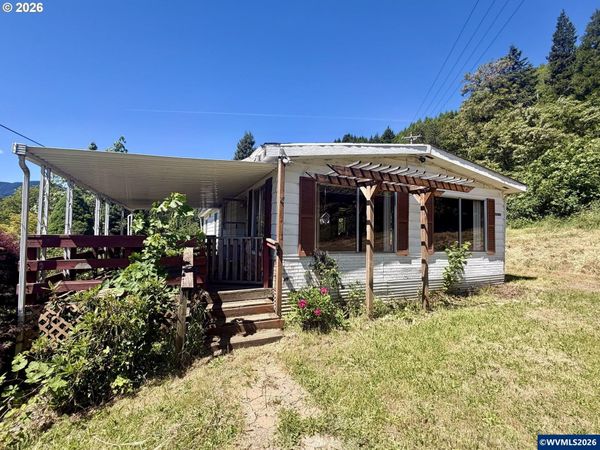 76582 Davis Rd, Oakridge, OR 97463