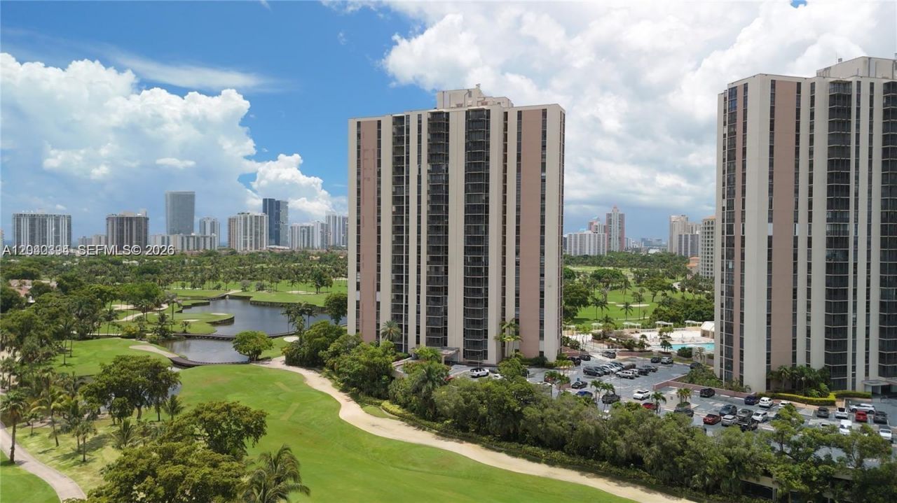 20379 W Country Club Dr , Unit 536, Aventura, FL 33180 Photo