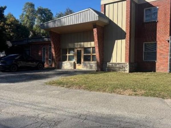 735 Park Drive , Alton, IL 62002