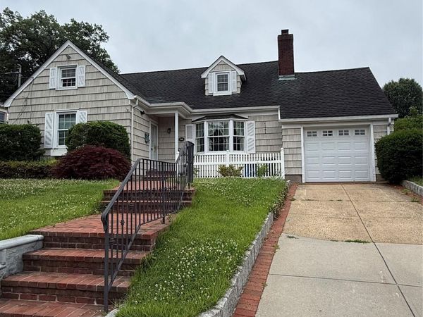 30 Highland Place , Great Neck, NY 11020
