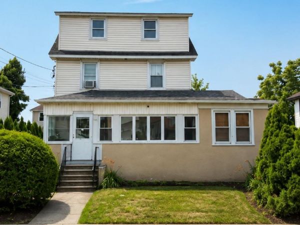 29 Loretta Street , Inwood, NY 11096