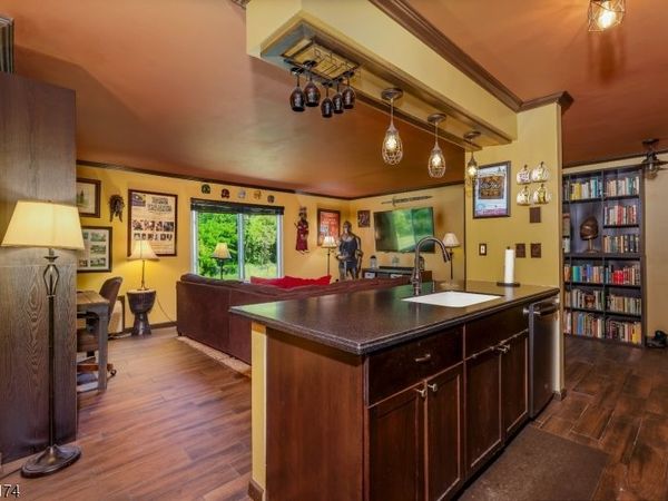 18 Steeplechase Ct, Franklin, NJ 08873