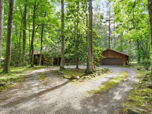 2876 Mcmahan Sawmill Rd, Sevierville, TN 37862