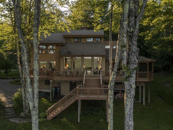 589 Fairbanks Turn, Hartford, VT 05059