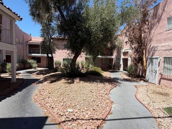 2236 E Desert Inn Road , Las Vegas, NV 89169