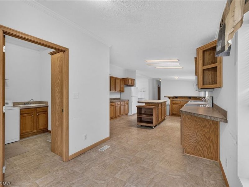 668 Woodlawn Rd, Chardon, OH 44024 Photo 13