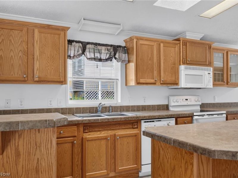 668 Woodlawn Rd, Chardon, OH 44024 Photo 9