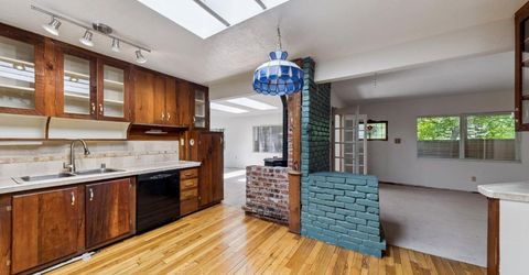 1366 Bonanza Avenue, South Lake Tahoe, CA 96150 Photo