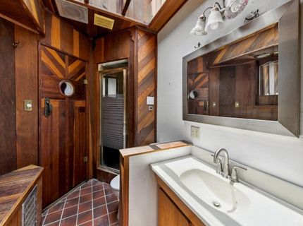 1366 Bonanza Avenue, South Lake Tahoe, CA 96150 Photo