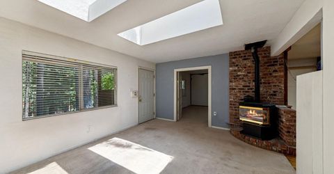 1366 Bonanza Avenue, South Lake Tahoe, CA 96150 Photo