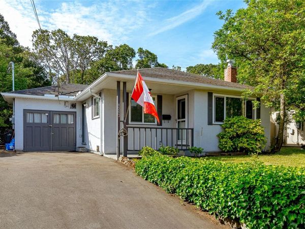 1213 Finlayson St , Victoria, BC V8T 2T8