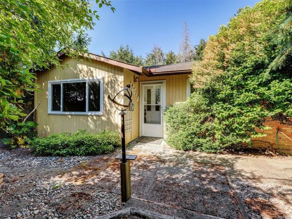 10040 Wisteria Pl , Sidney, BC V8L 4E7