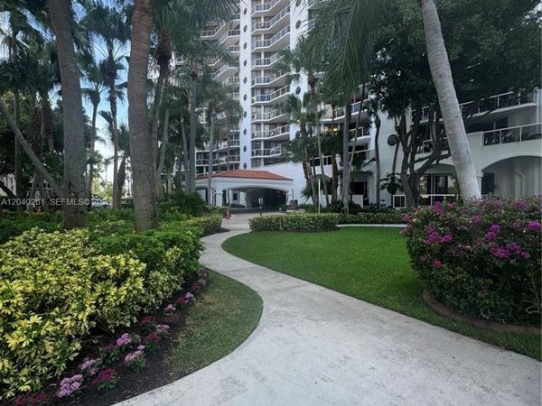 3610 Yacht Club Dr , Unit 215, Aventura, FL 33180