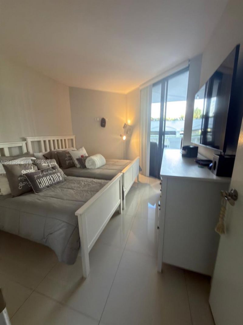 3610 Yacht Club Dr , Unit 215, Aventura, FL 33180 Photo