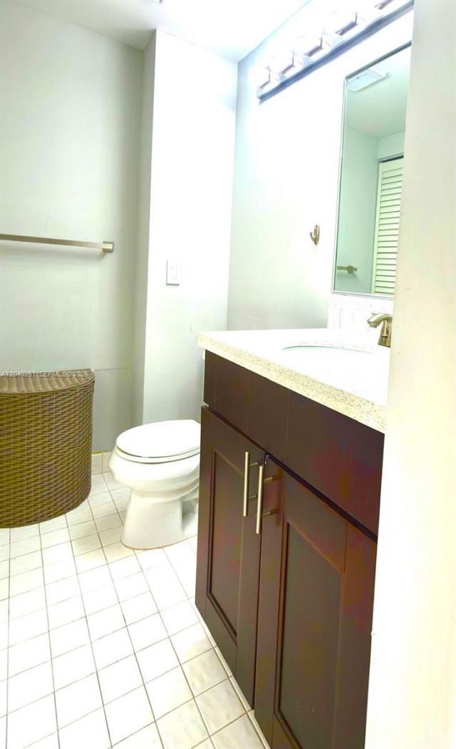 3610 Yacht Club Dr , Unit 215, Aventura, FL 33180 Photo