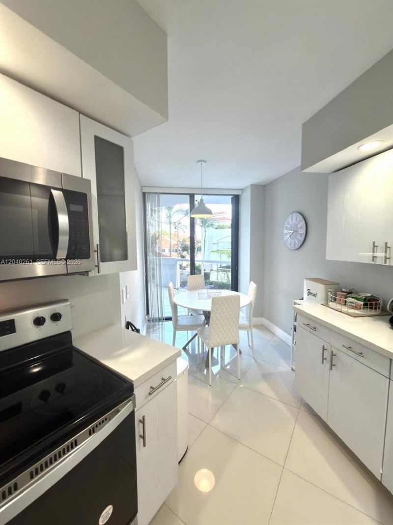 3610 Yacht Club Dr , Unit 215, Aventura, FL 33180 Photo