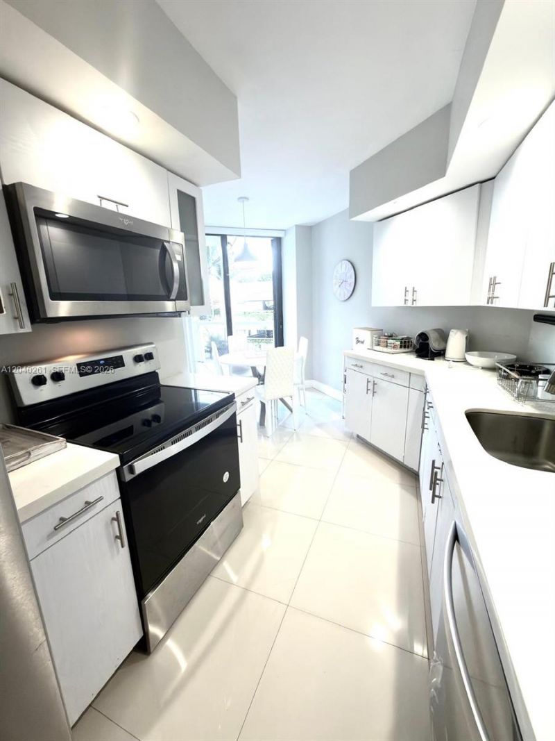 3610 Yacht Club Dr , Unit 215, Aventura, FL 33180 Photo
