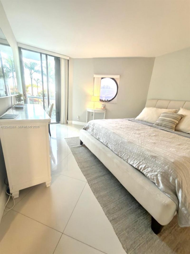 3610 Yacht Club Dr , Unit 215, Aventura, FL 33180 Photo