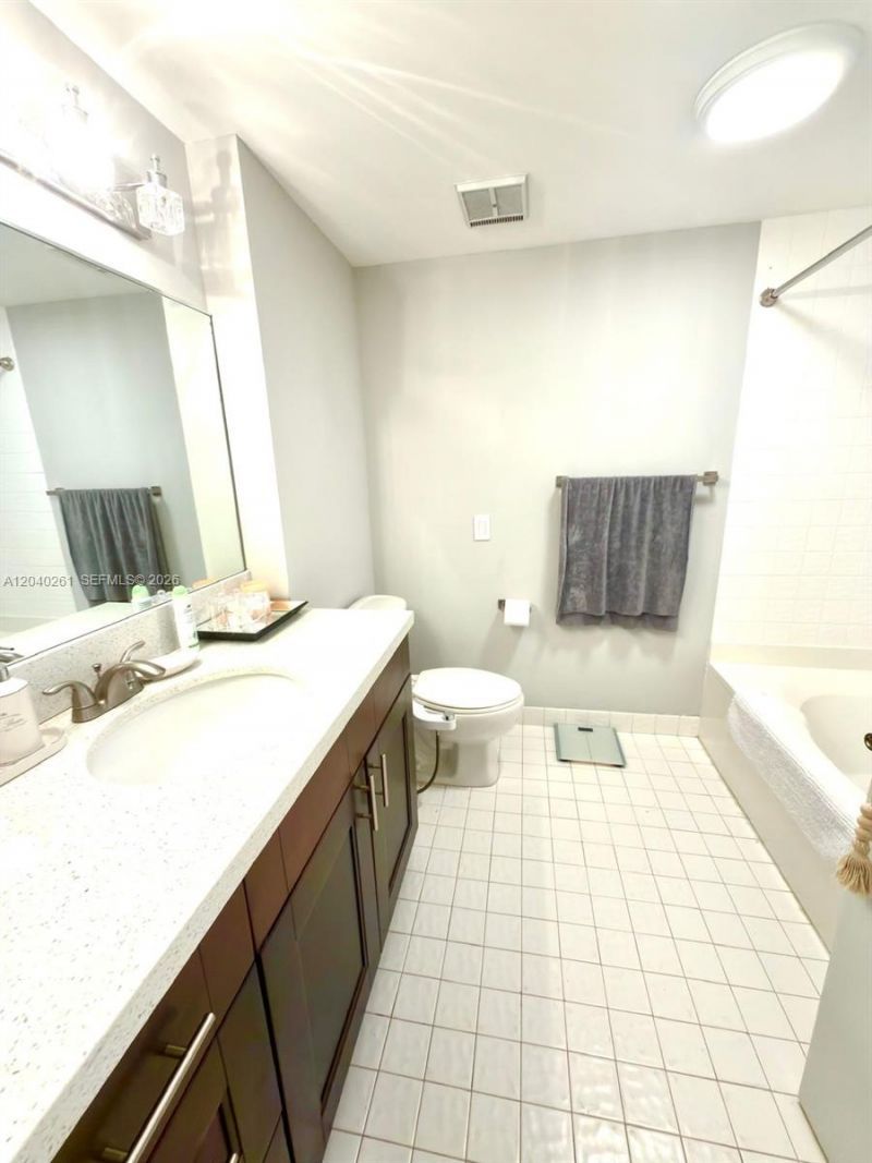3610 Yacht Club Dr , Unit 215, Aventura, FL 33180 Photo