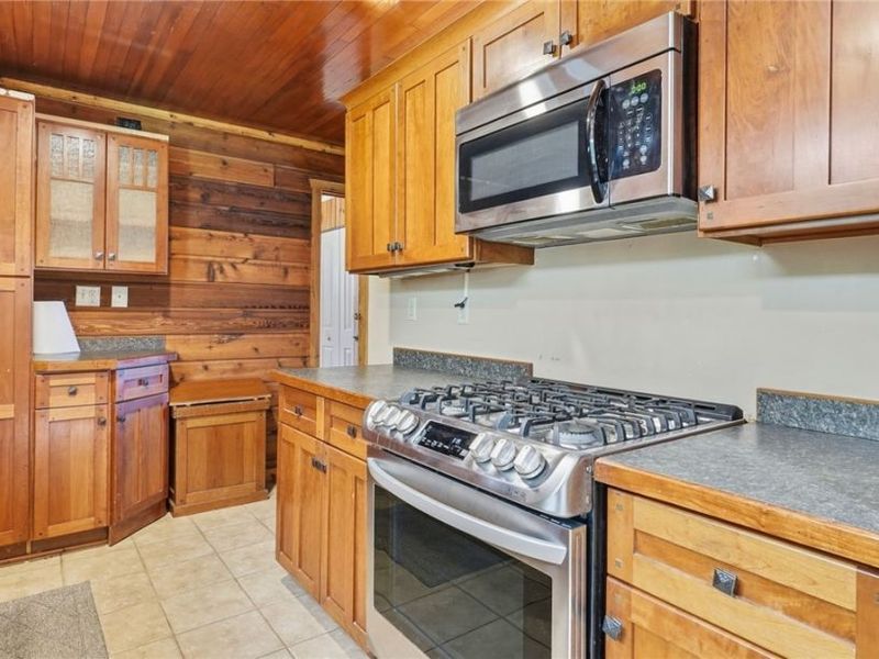 1036 W Lakeshore Drive, Kelleys Island, OH 43438 Photo 17