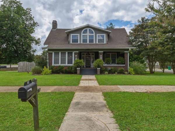 709 Montgomery Ave, Sheffield, AL 35660