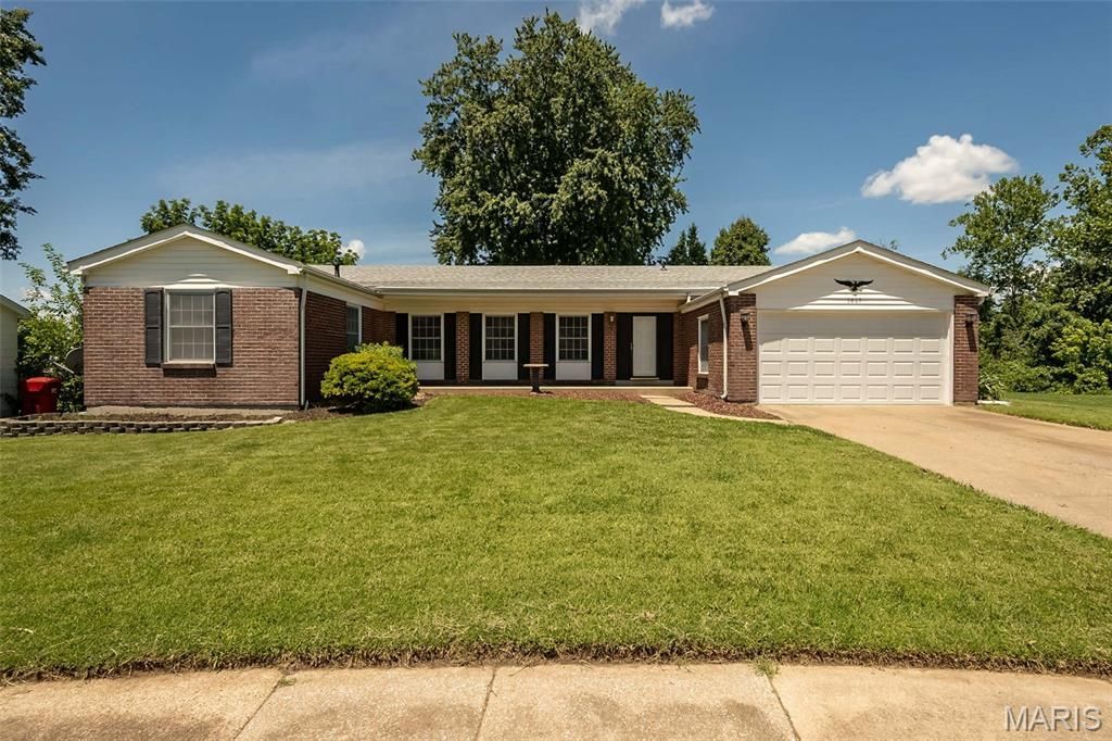 3867 Watersedge Drive, Florissant, MO 63034 Main Photo