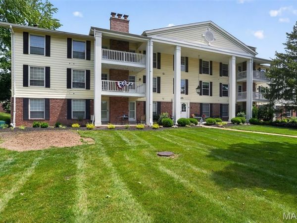 1525 Hampton Hall Drive , Unit 12, Chesterfield, MO 63017