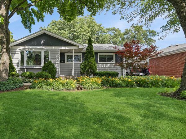 215 Brice Avenue , Mundelein, IL 60060
