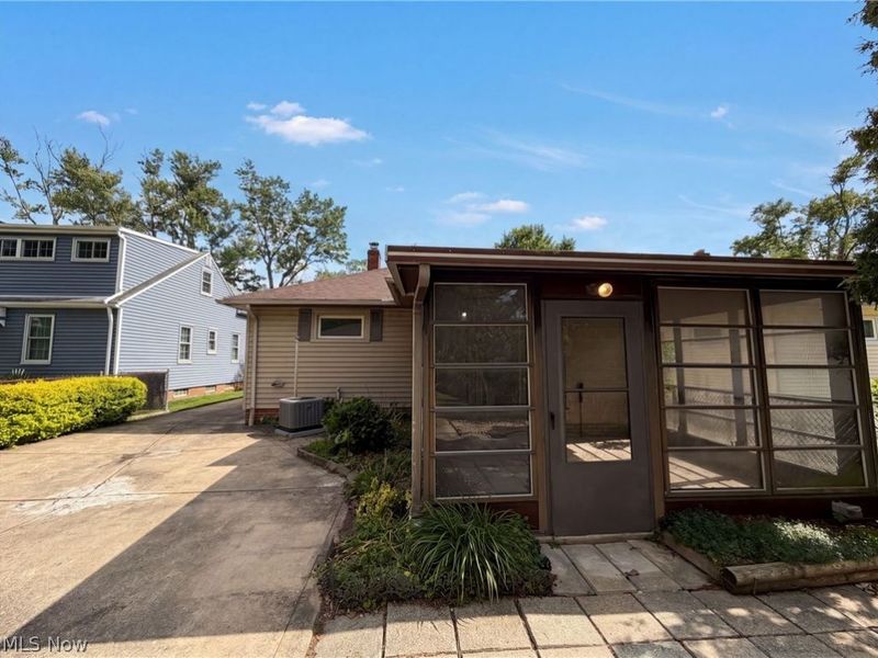 11970 Meadowbrook Drive, Cleveland, OH 44130 Photo 5
