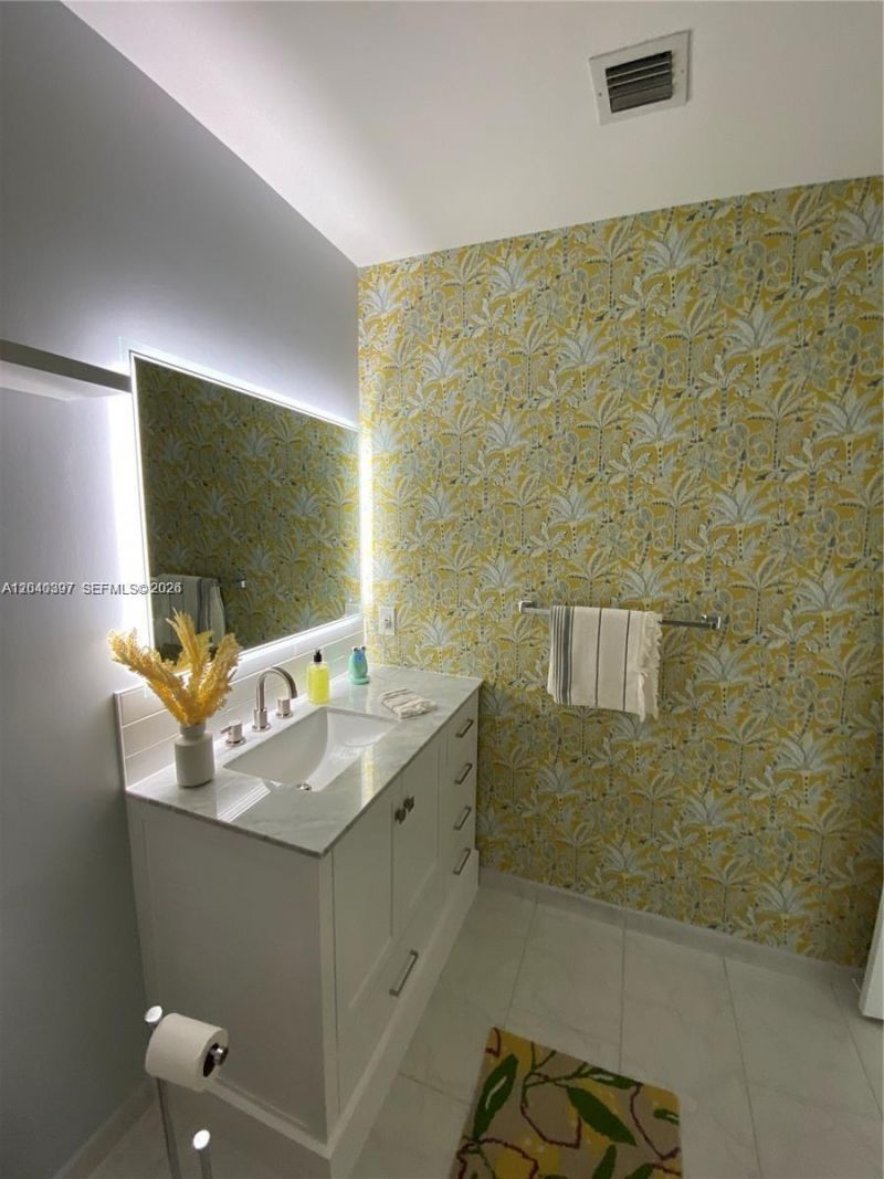 133 NE 2nd Ave, Unit 915, Miami, FL 33132 Photo