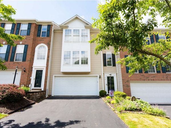 612 Village Green E Blvd, Mars, PA 16046