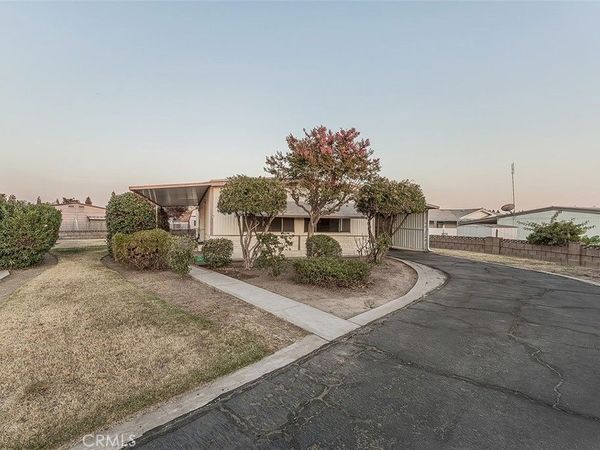 1701 Dinuba Avenue, Unit 42, Selma, CA 93662