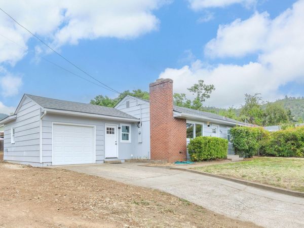 1202 NE A Street, Grants Pass, OR 97526