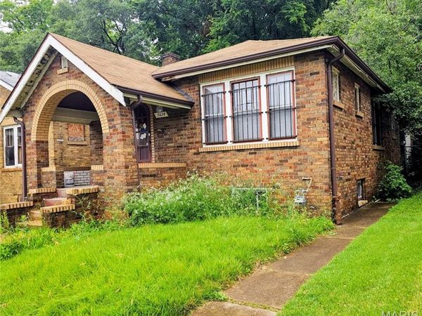 5628 Hiller Place , St Louis, MO 63136