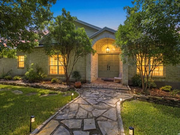 9846 Cash Mountain Rd, Helotes, TX 78023