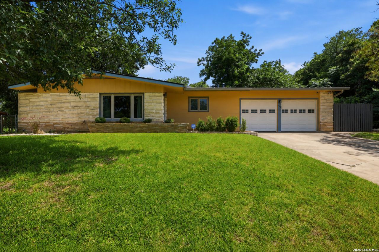 246 W Glenview Dr, San Antonio, TX 78228 Main Photo