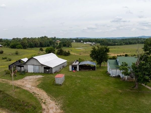 1496 S Bunker Hill Rd, Sparta, TN 38583