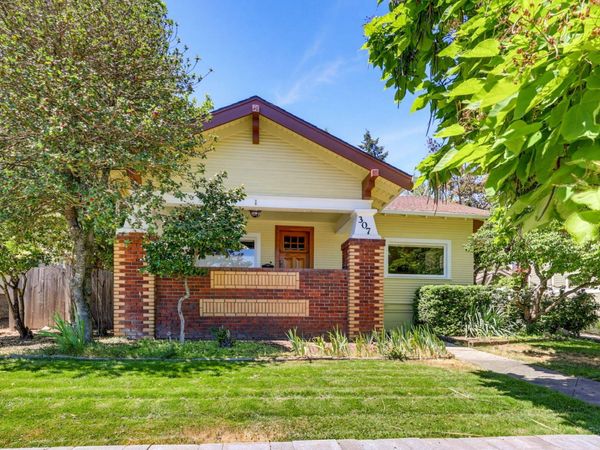 307 N Main Street, Ashland, OR 97520