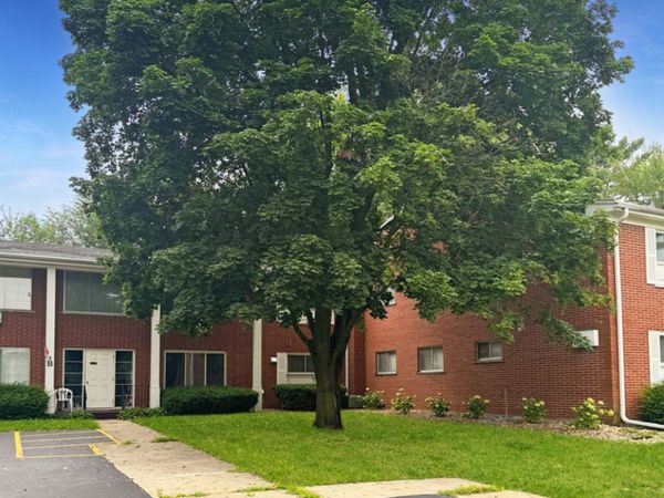 124 N Whistler Avenue, Unit B8, Freeport, IL 61032