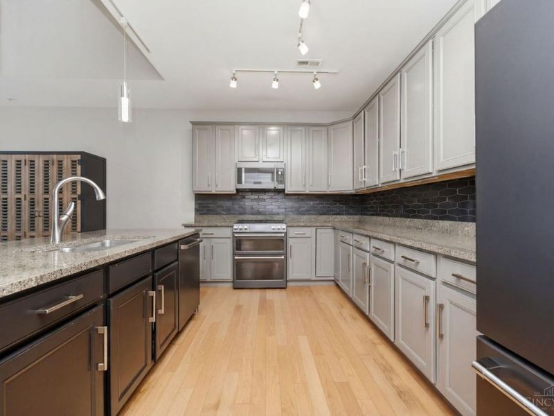 400 Pike Street, Unit 612, Cincinnati, OH 45202 Photo 34