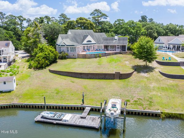 184 Olde Point Road , Hampstead, NC 28443