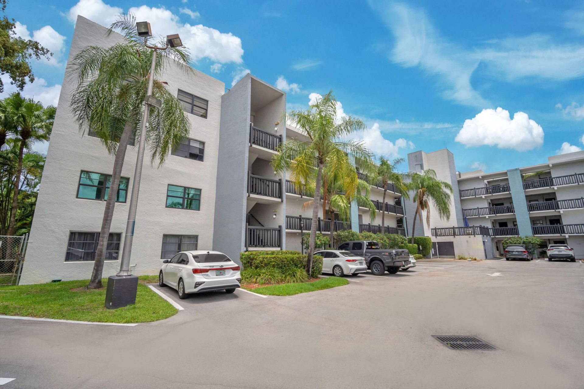 1021 Mockingbird Lane, Unit 303, Plantation, FL 33324 Photo