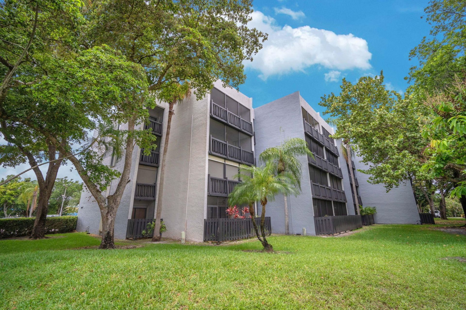 1021 Mockingbird Lane, Unit 303, Plantation, FL 33324 Photo