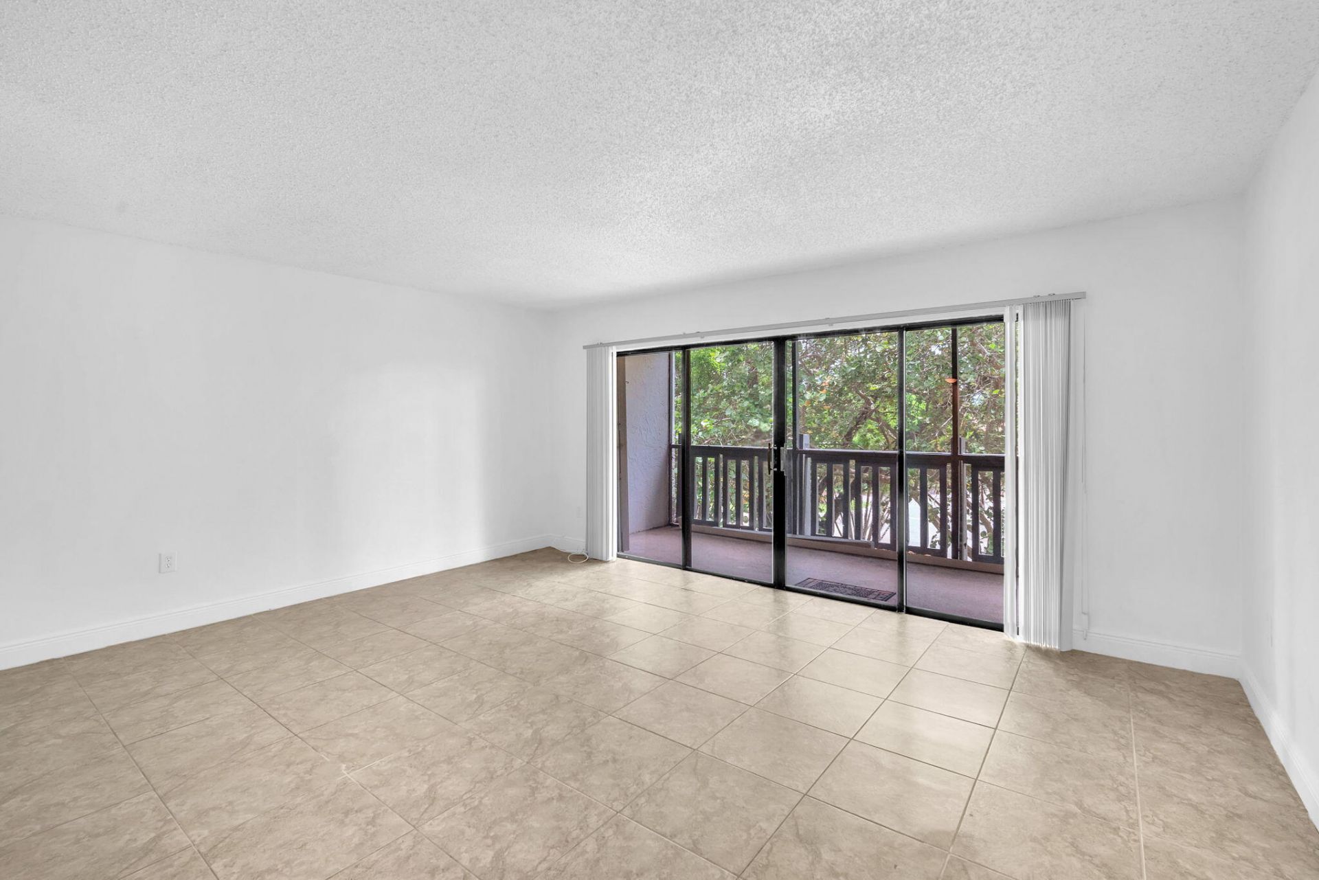 1021 Mockingbird Lane, Unit 303, Plantation, FL 33324 Photo