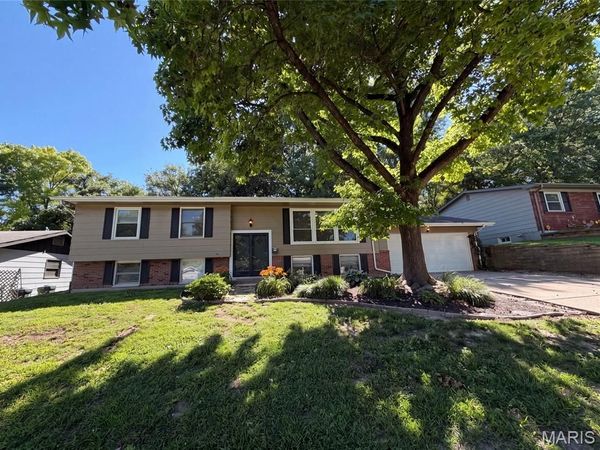 2605 Brookridge Lane , St Charles, MO 63301